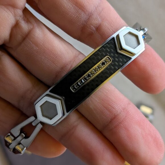 ⬇️PD⬇️BULOVA Gold and Silver Watch with Elegant Design and Link Bracelet - Picture 3 of 14